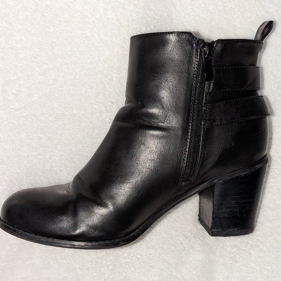 Torrid 9W Ankle Bootie Black Faux Leather Buckle Straps 3" Chunky Heel - Picture 9 of 15